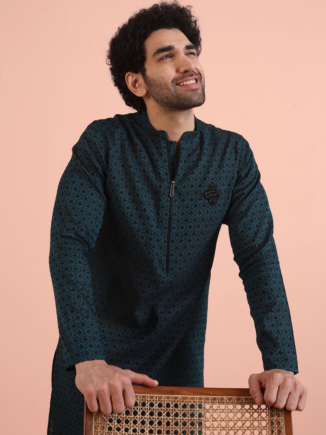 KISAH Men Floral Embroidered Kurta