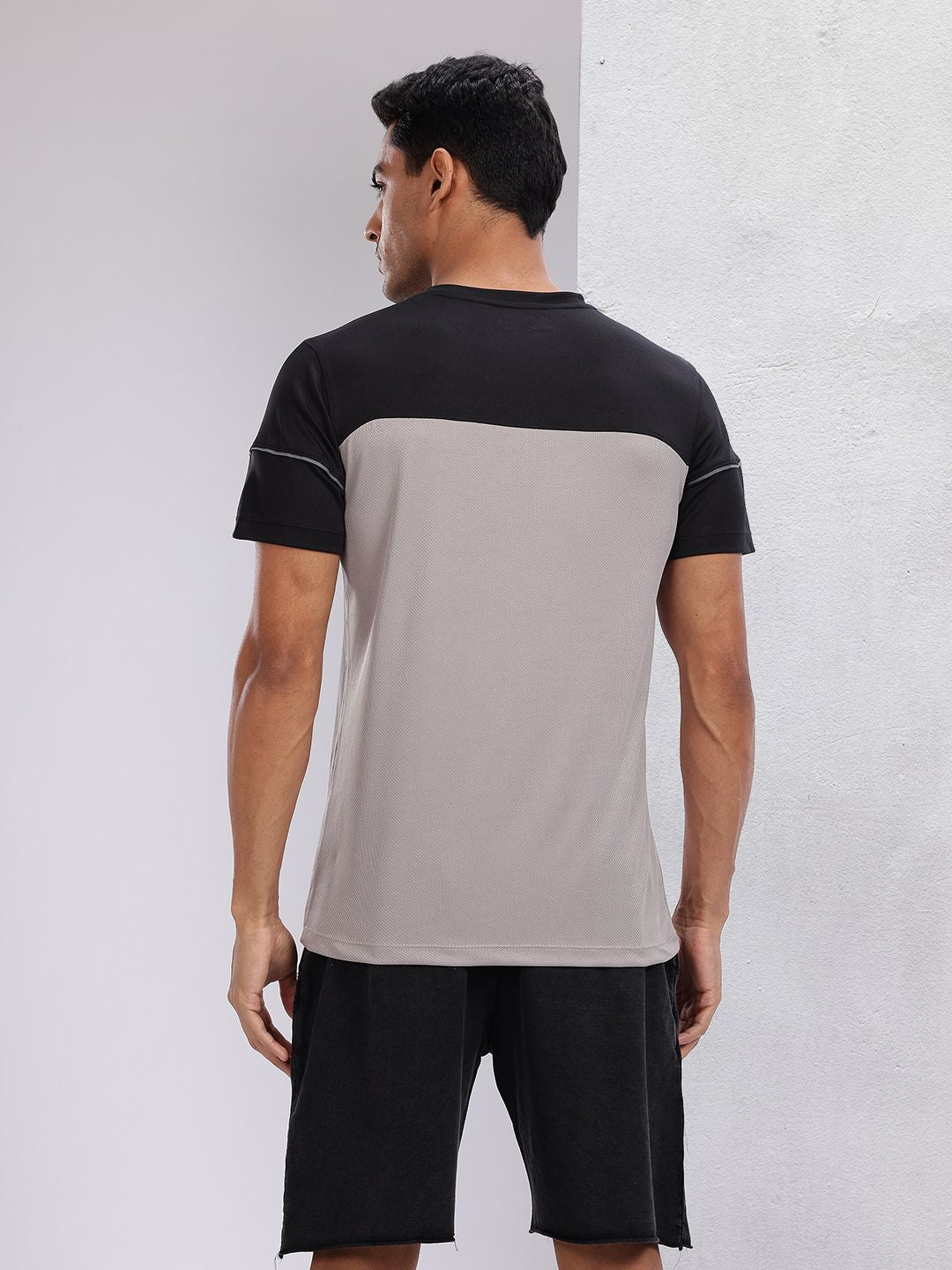 HRX by Hrithik Roshan Colourblocked Henley Neck Reflective Detail Running T-shirt