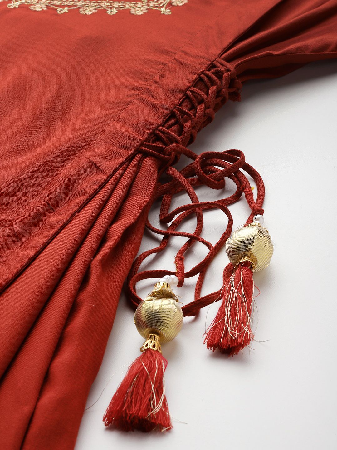 Kurta Berlapis Sulam Etnik Etnik Anouk dengan Dupatta