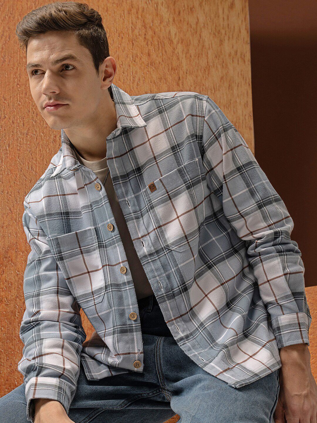 Lokomotif Flanel Flanel Memeriksa Poket Utiliti