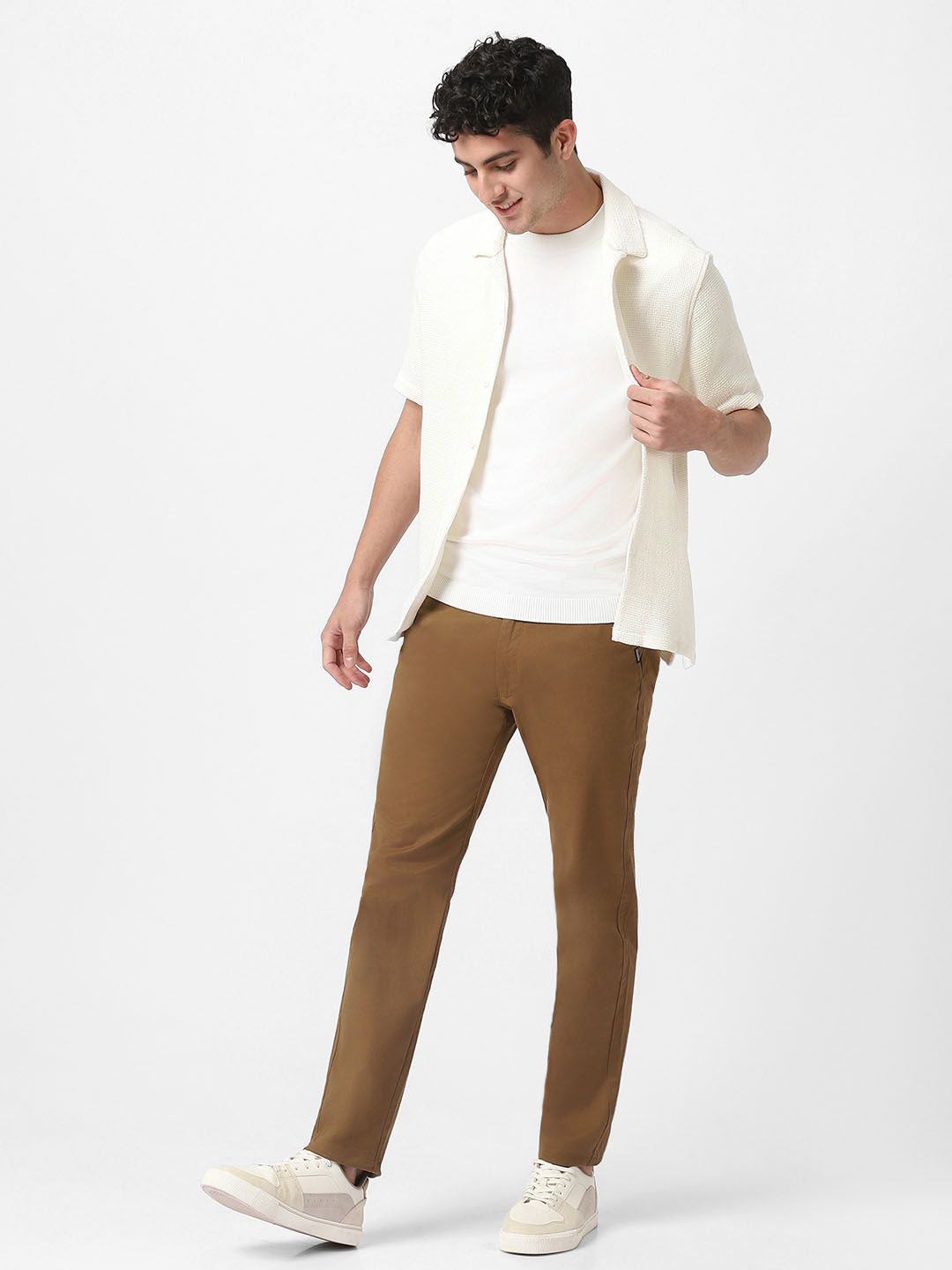 Urbano Fashion Men Brown Slim Fit Solid Pure Cotton Chinos