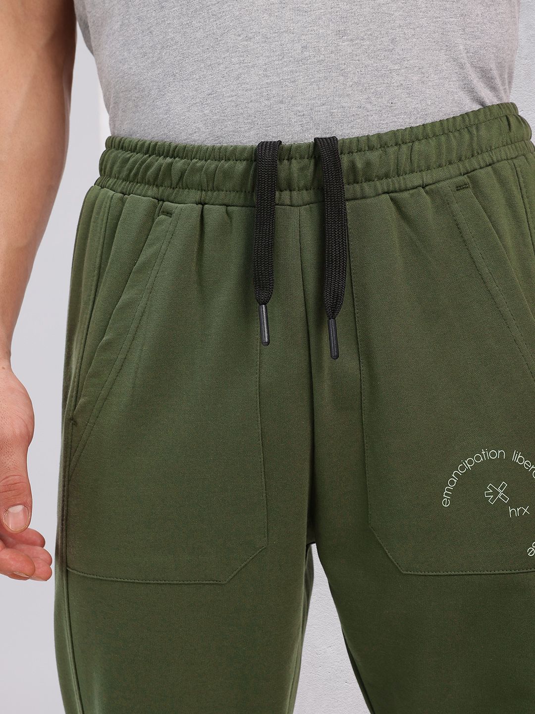 HRX by Hrithik Roshan Men Typography print Detail Mid-Rise Yoga Joggers