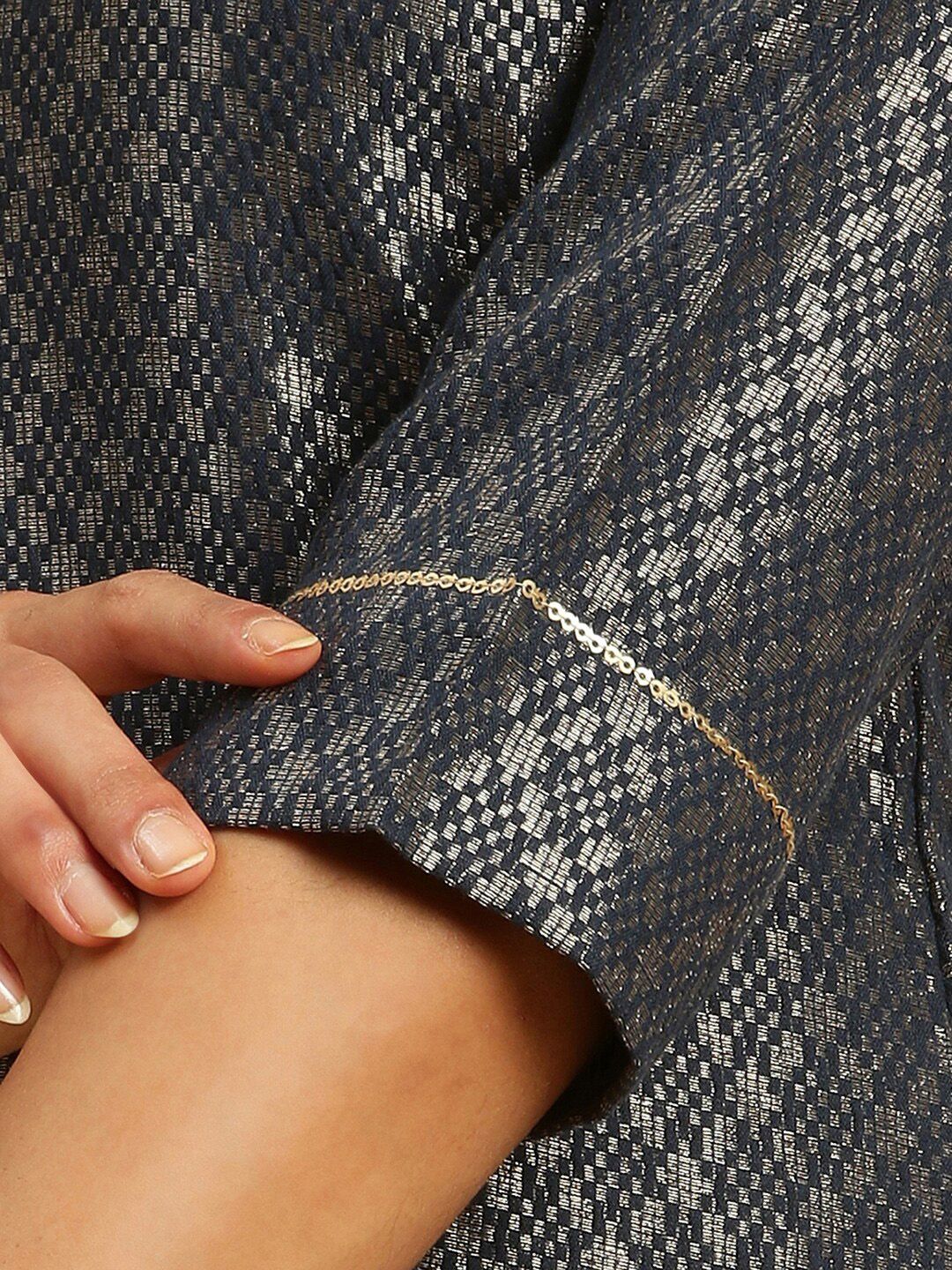 W Geometric Woven Design Keyhole Neck Kurta