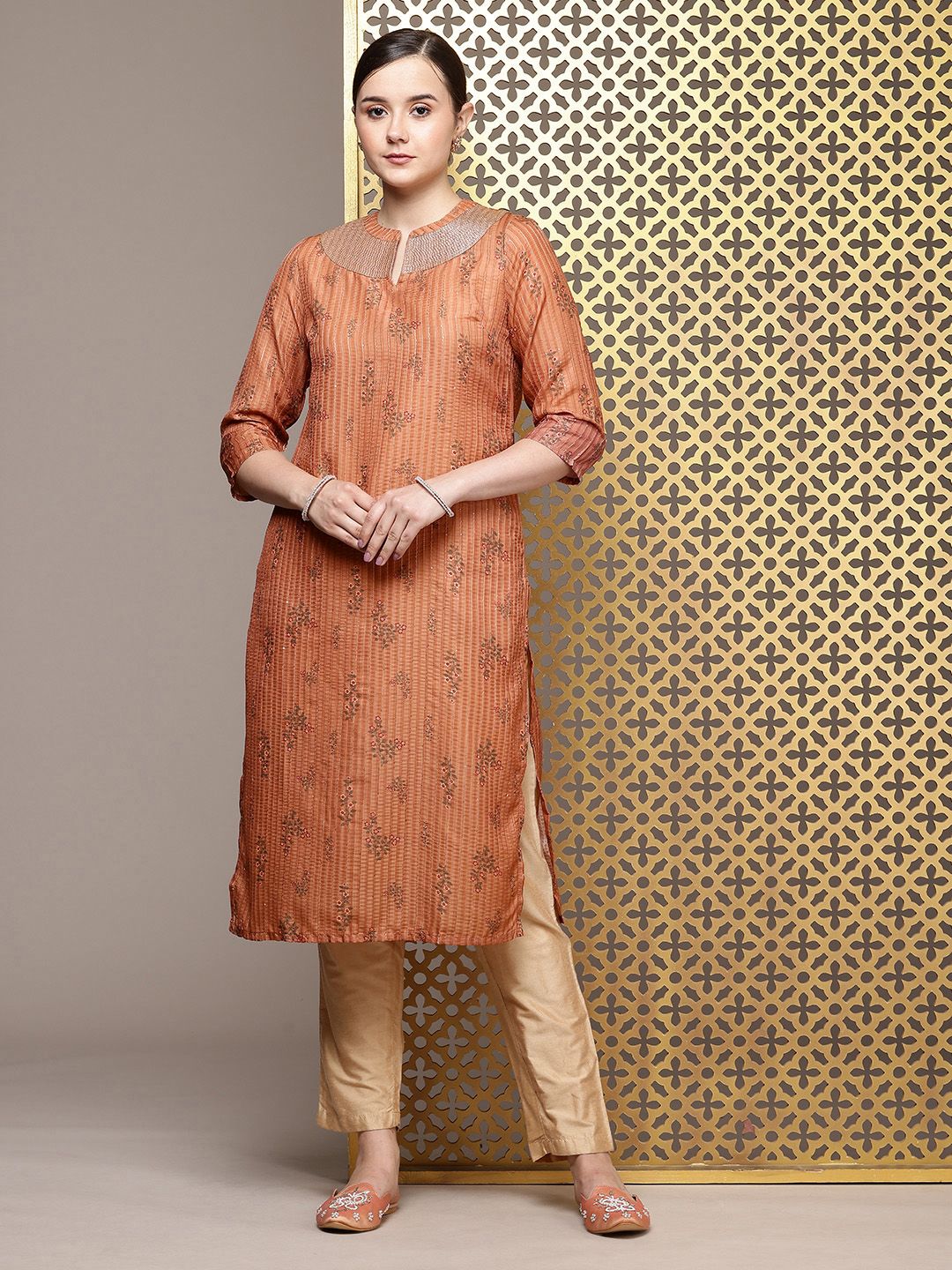 House of Pataudi Floral Printed Sequinned Jashn Kurta