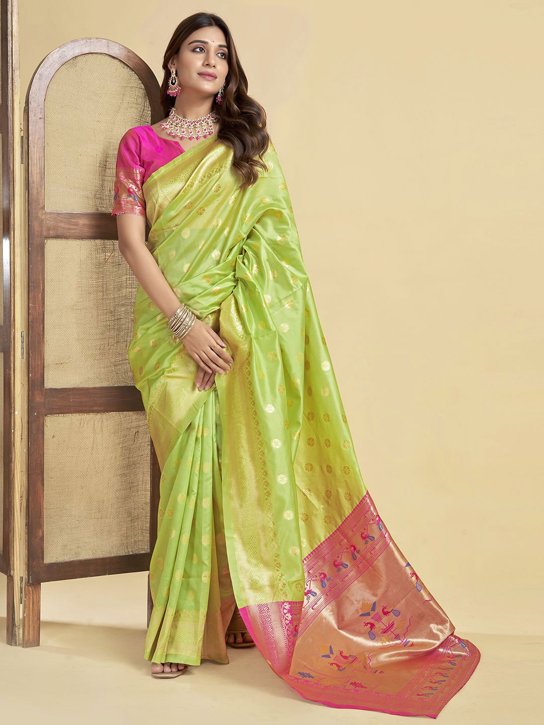 KALINI Ethnic Motif Zari Woven Banarasi Saree