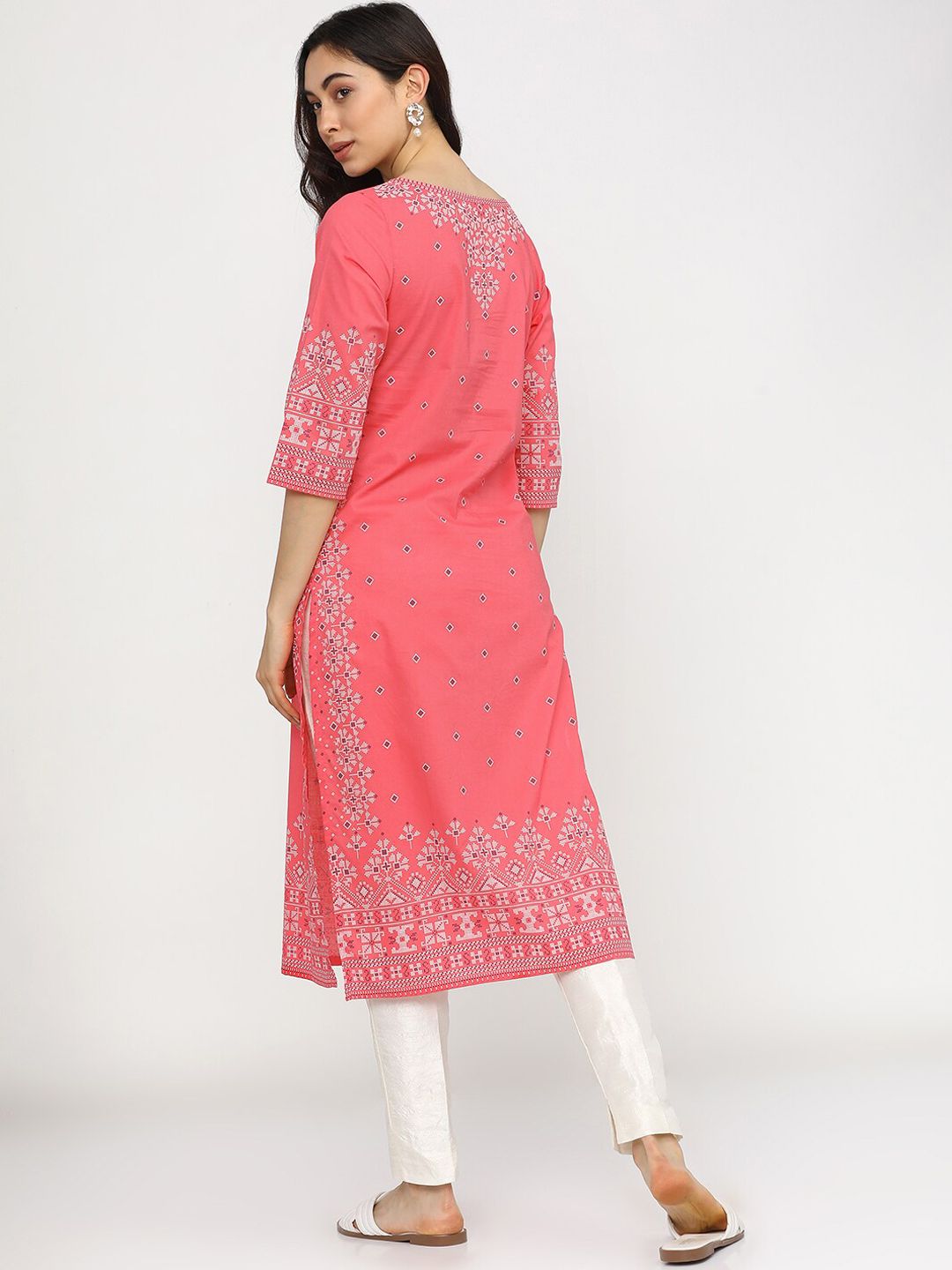 Vishudh Women Pink & White Geometric Printed Cotton Kurta