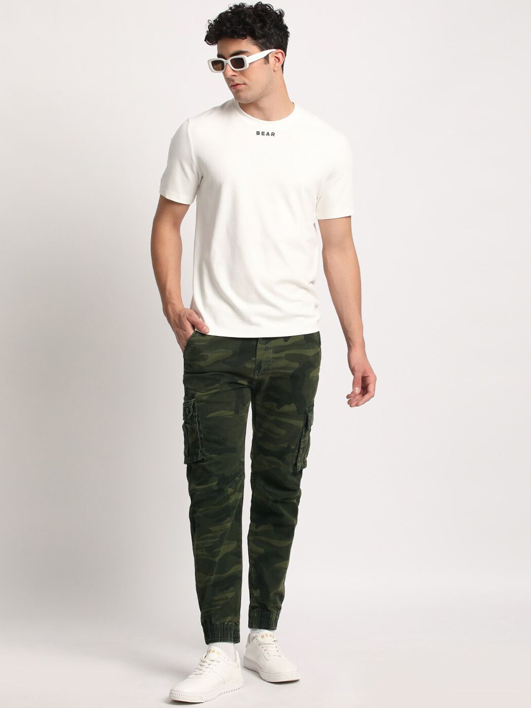 THE BEAR HOUSE Men Camouflage Printed Mid-Rise Regular Fit Cargos Trousers