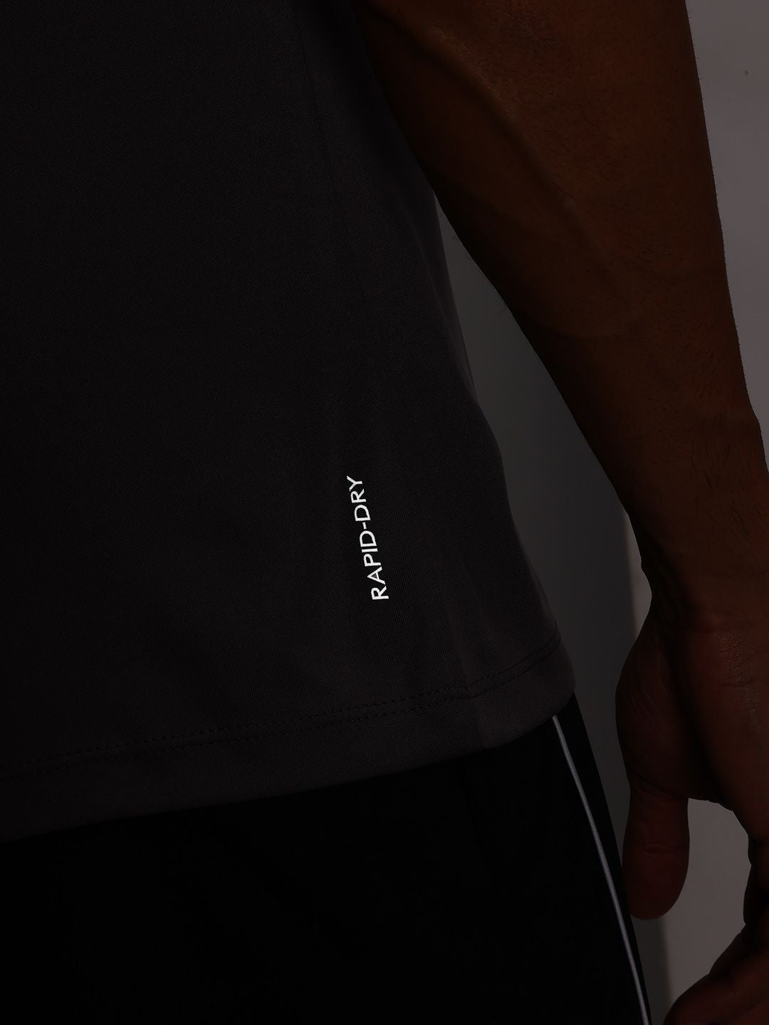 HRX by Hrithik Roshan Contrast Stitching Raglan Sleeves Rapid-Dry Training T-shirt