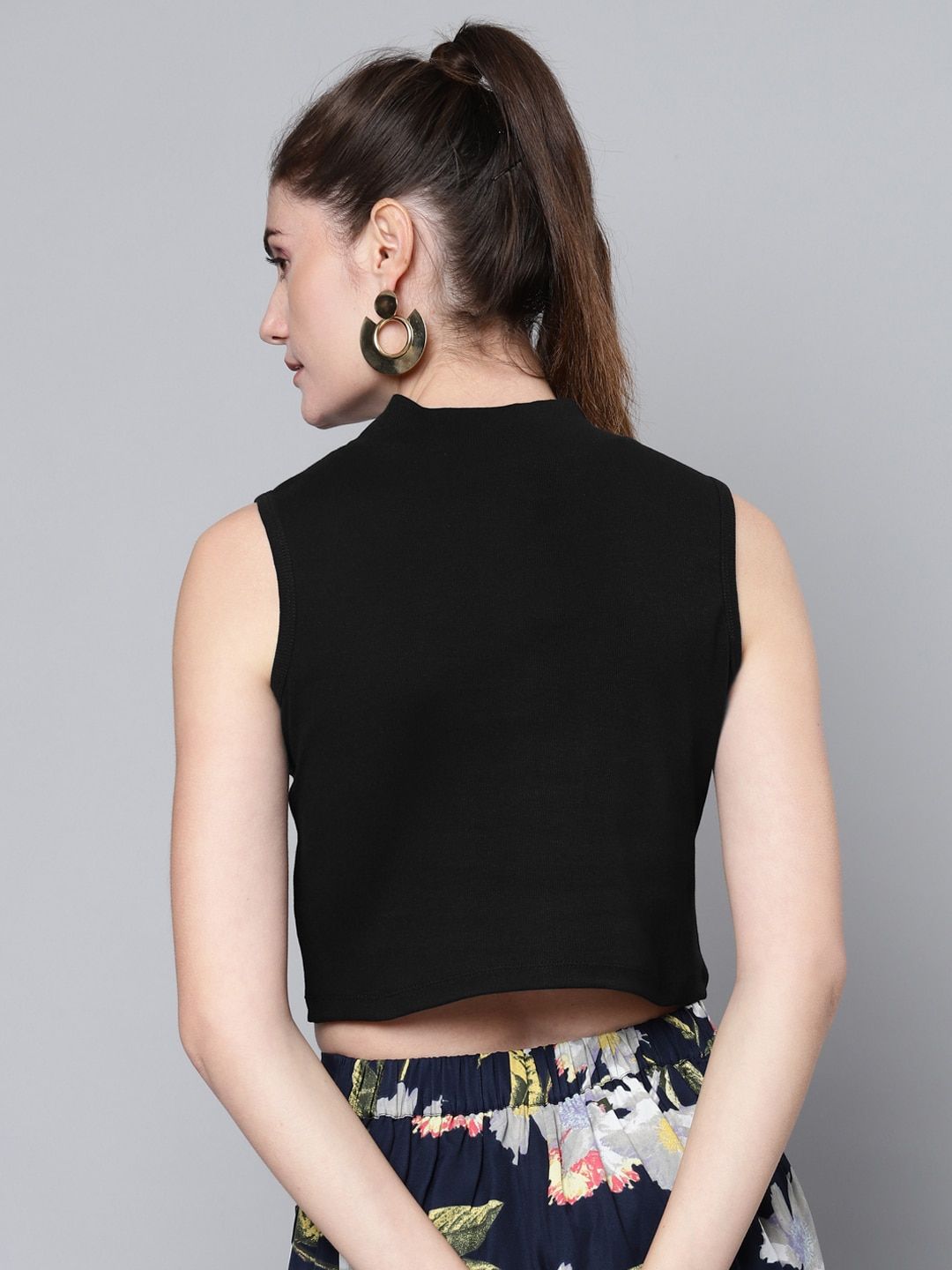 SASSAFRAS Black Solid Crop Top