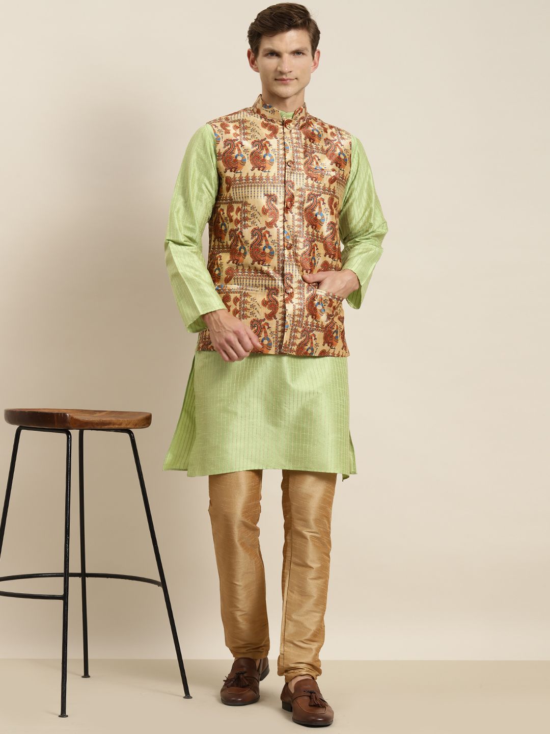 SOJANYA Men Green Striped Kurta with Churidar & Nehru Jacket