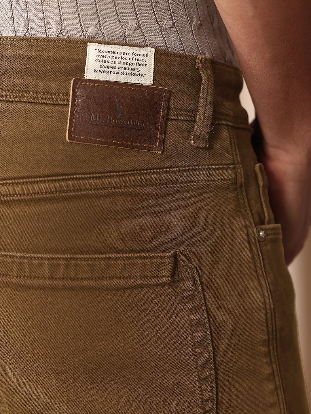 Mr Bowerbird lelaki yang dipotong seluar jeans yang boleh diregangkan