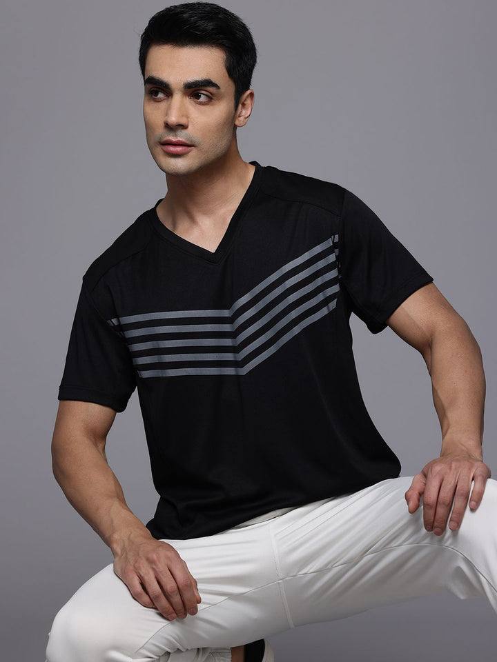 HRX by Hrithik Roshan Geometric Printed V-Neck Rapid-Dry Training T-shirt