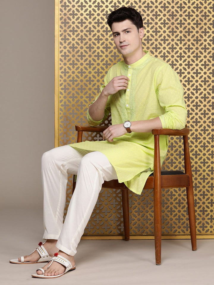 House of Pataudi Men Jashn Pure Cotton Yoke Design Thread Work Dobby Kurta
