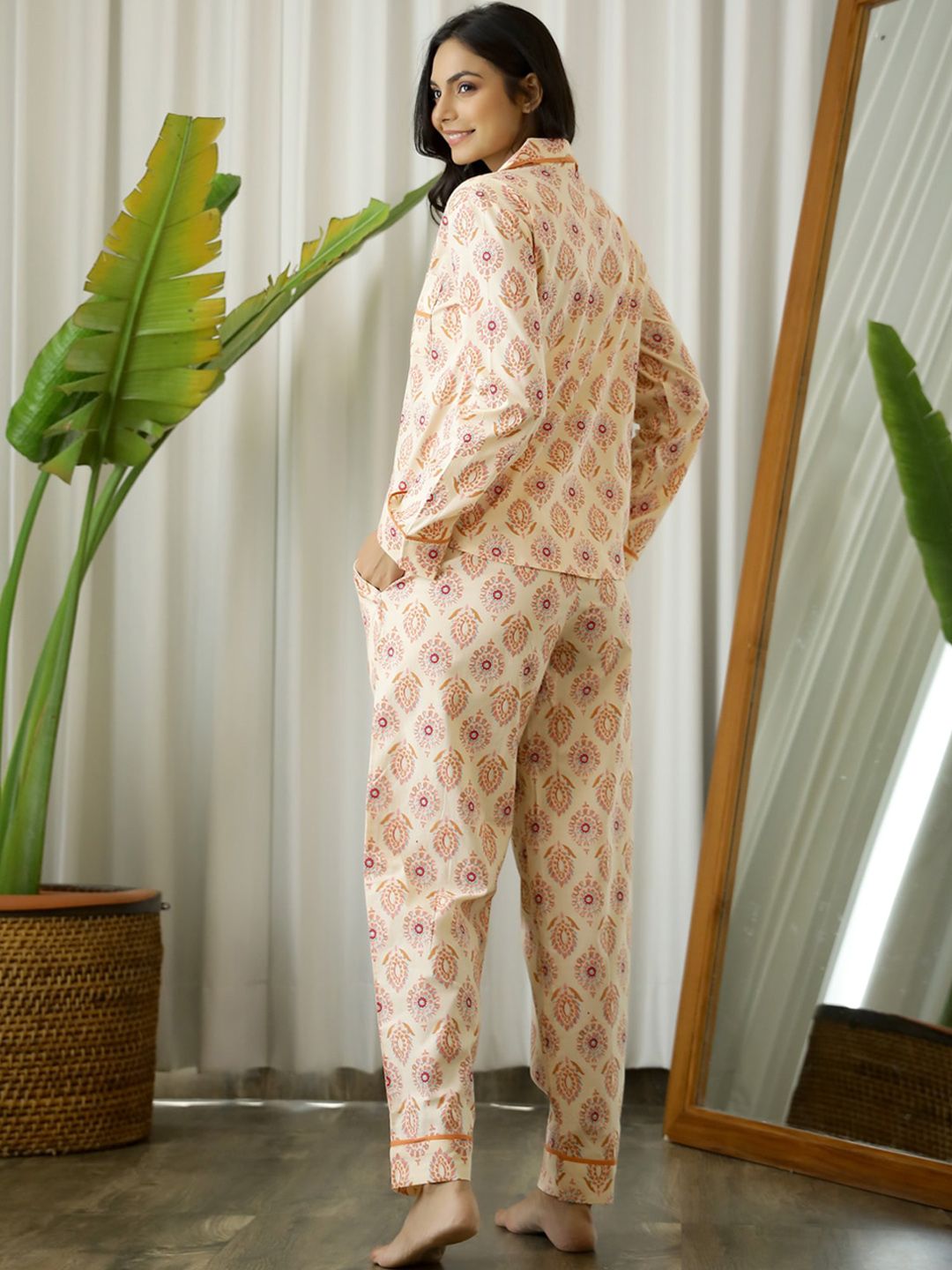 SANSKRUTIHOMES Women Cream-Coloured & Red Printed Pure Cotton Night suit