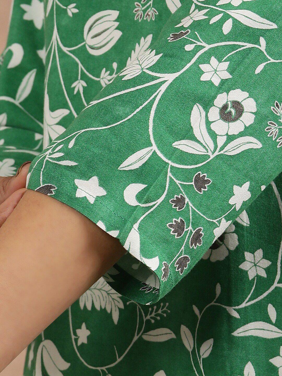 W Floral Printed V-Neck Straight Kurta