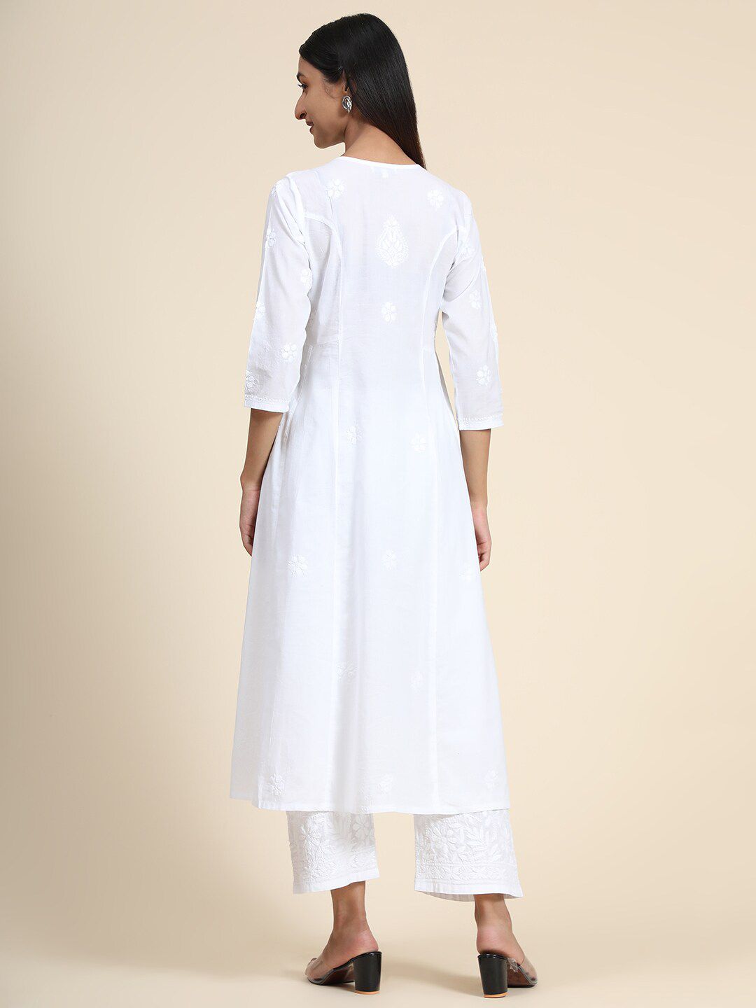 HOUSE OF KARI Women White Floral Embroidered Chikankari Kurta