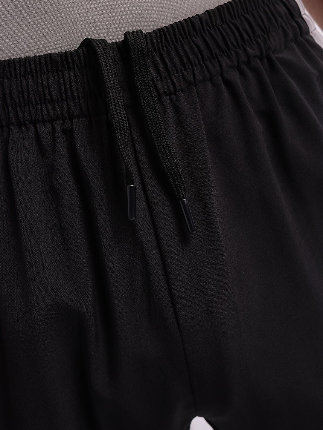 HRX by Hrithik Roshan Men Lifestyle Mid-Rise Contrast Side Panel Joggers