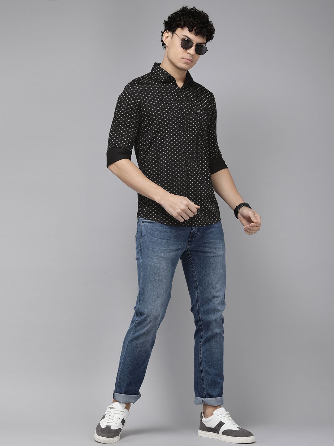 Spykar Slim Fit Geometric Printed Pure Cotton Shirt