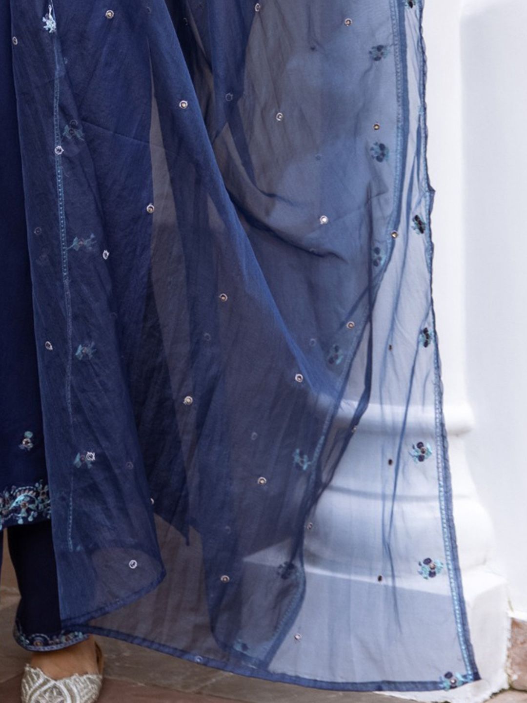 Indo Era Women Floral Embroidered Regular Thread Work Kurta with Trousers & With Dupatta