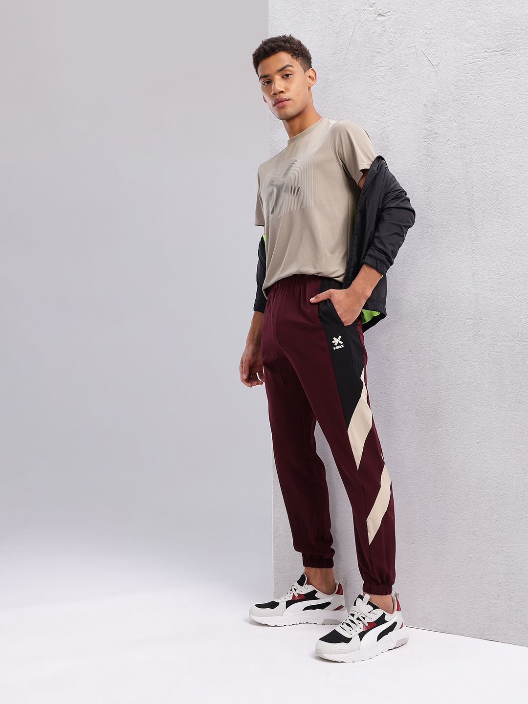 HRX by Hrithik Roshan Men Lifestyle Mid-Rise Colorblocked Casual Joggers