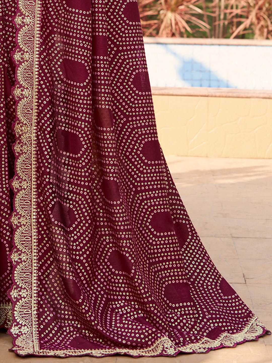 Saree mall Bandhani Sequinned Saree