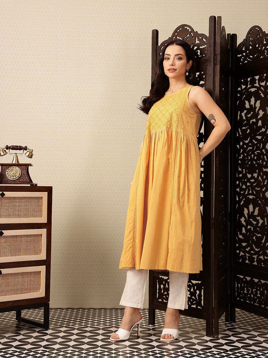 House of Pataudi Sleeveless Thread Work Indie Florals Jashn Kurta