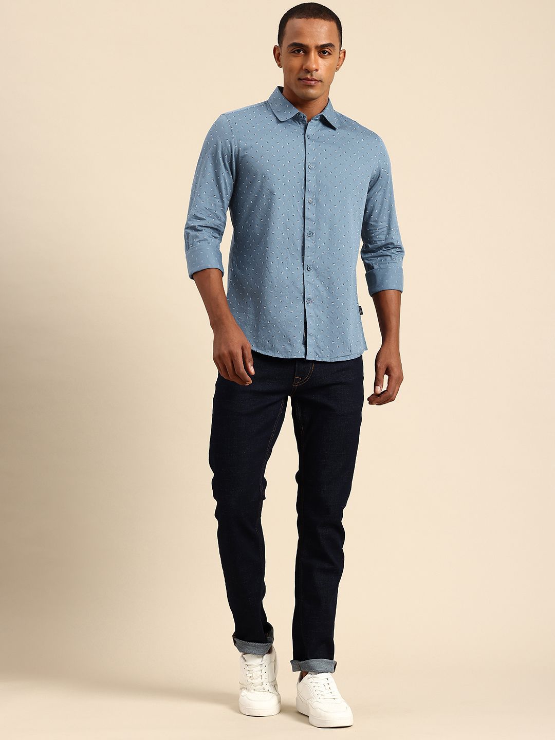 Menjadi kemeja kasual kapas yang dicetak geometrik