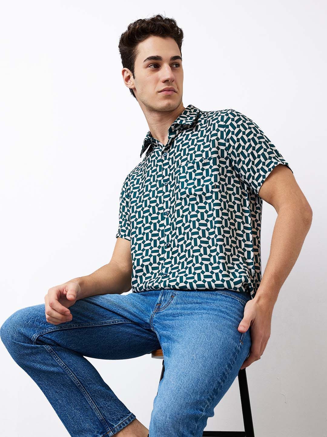 SPYKAR Men Spread Collar Geometric Printed Casual Shirt