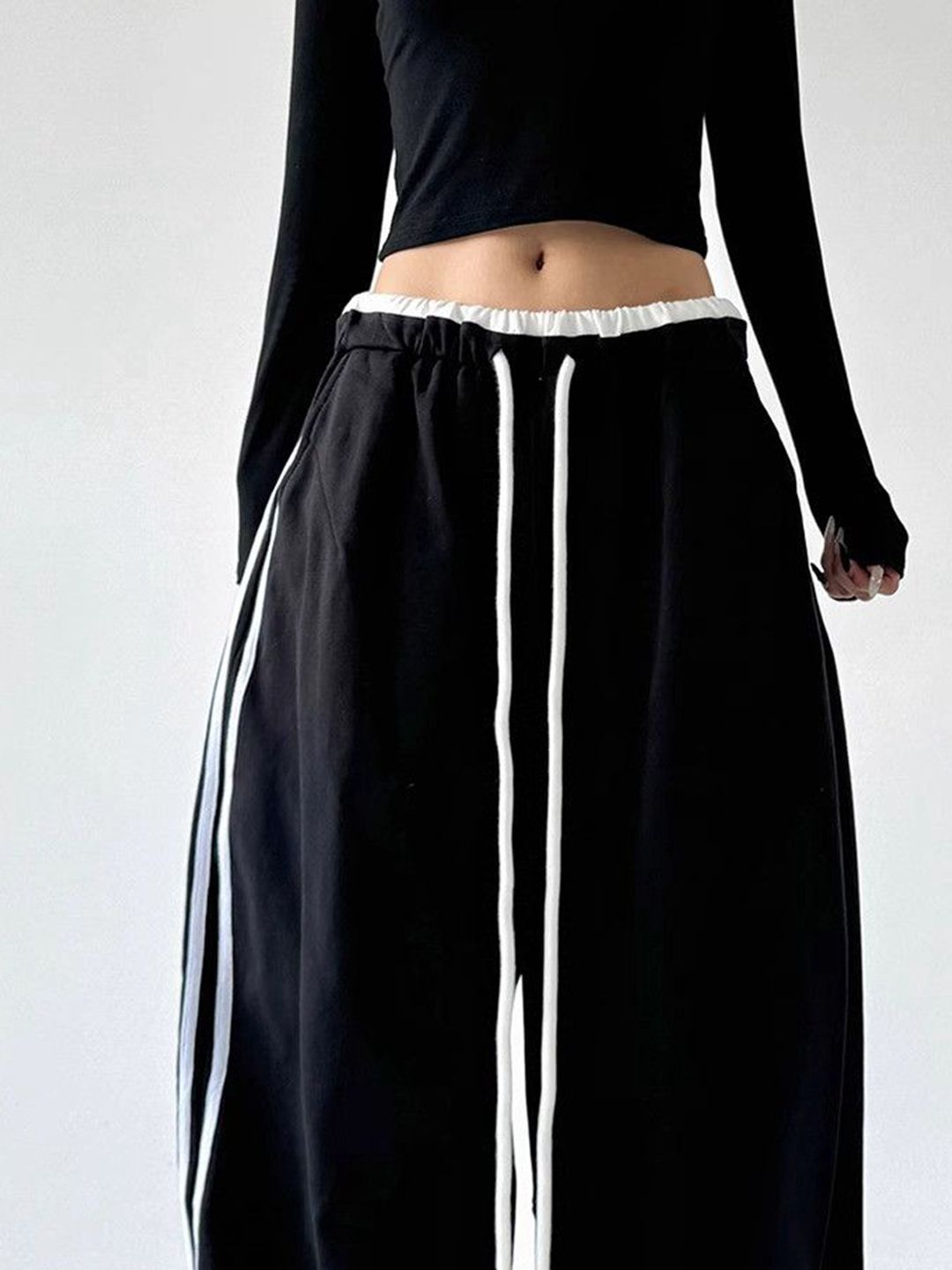 DressBerry Women Regular Fit Mid-Rise Trousers