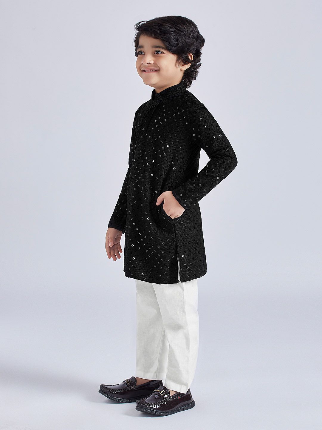 VASTRAMAY Boys Embroidered Regular Sequinned Kurta with Pyjamas