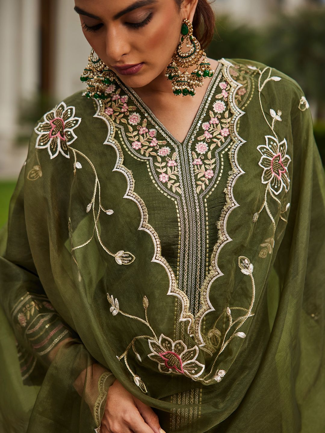 Indo Era Women Floral Embroidered Regular Kurta with Trousers & With Dupatta