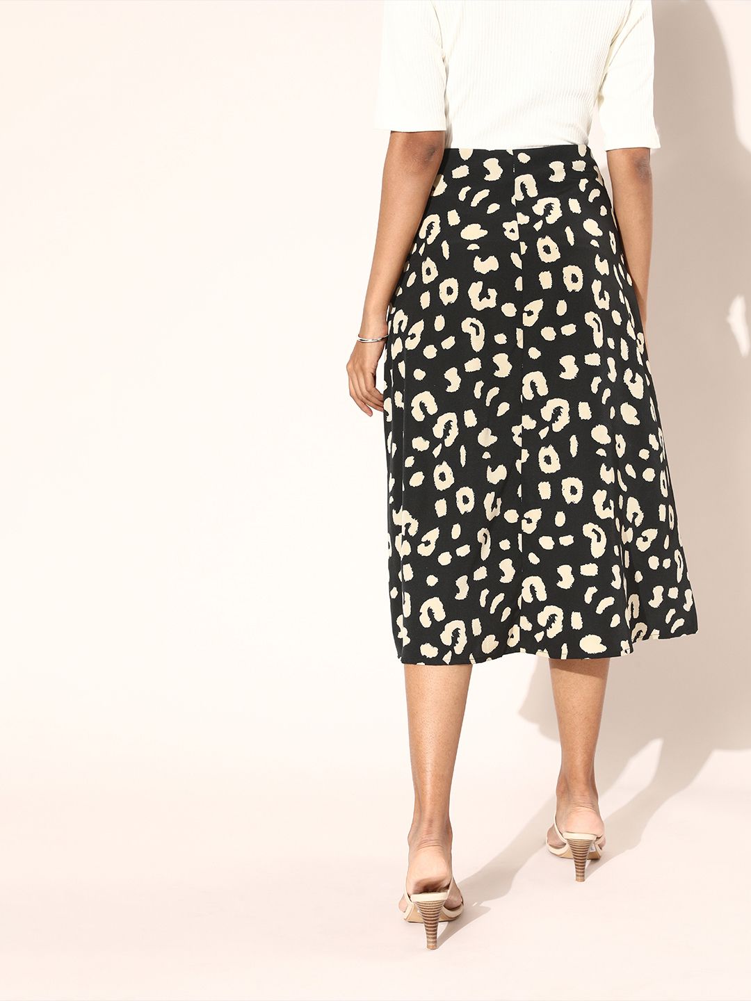 Berrylush Women Black Abstract Animal Printed Skirt