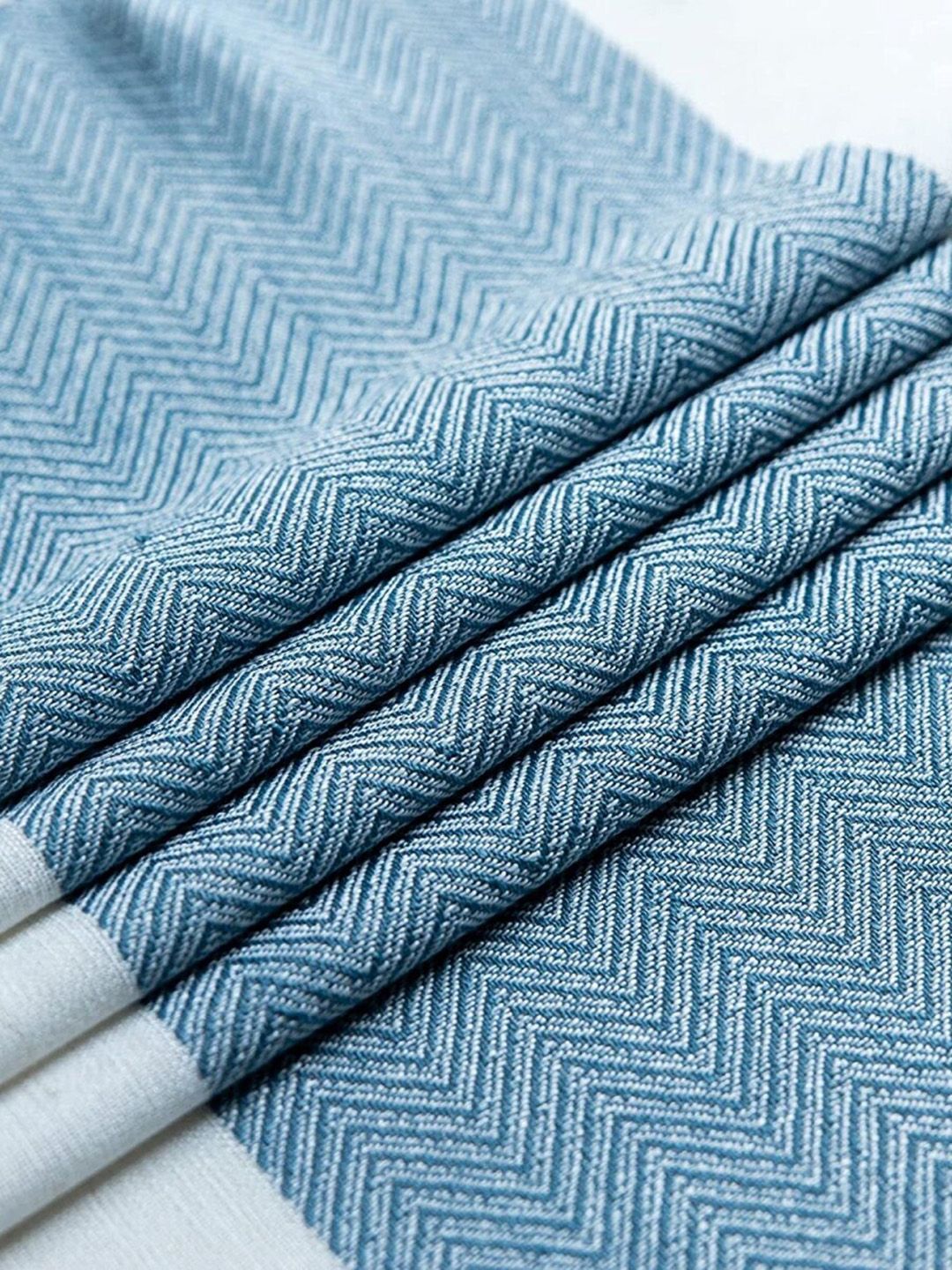 URBAN SPACE Off White & Blue 4-Seater Table Cloth