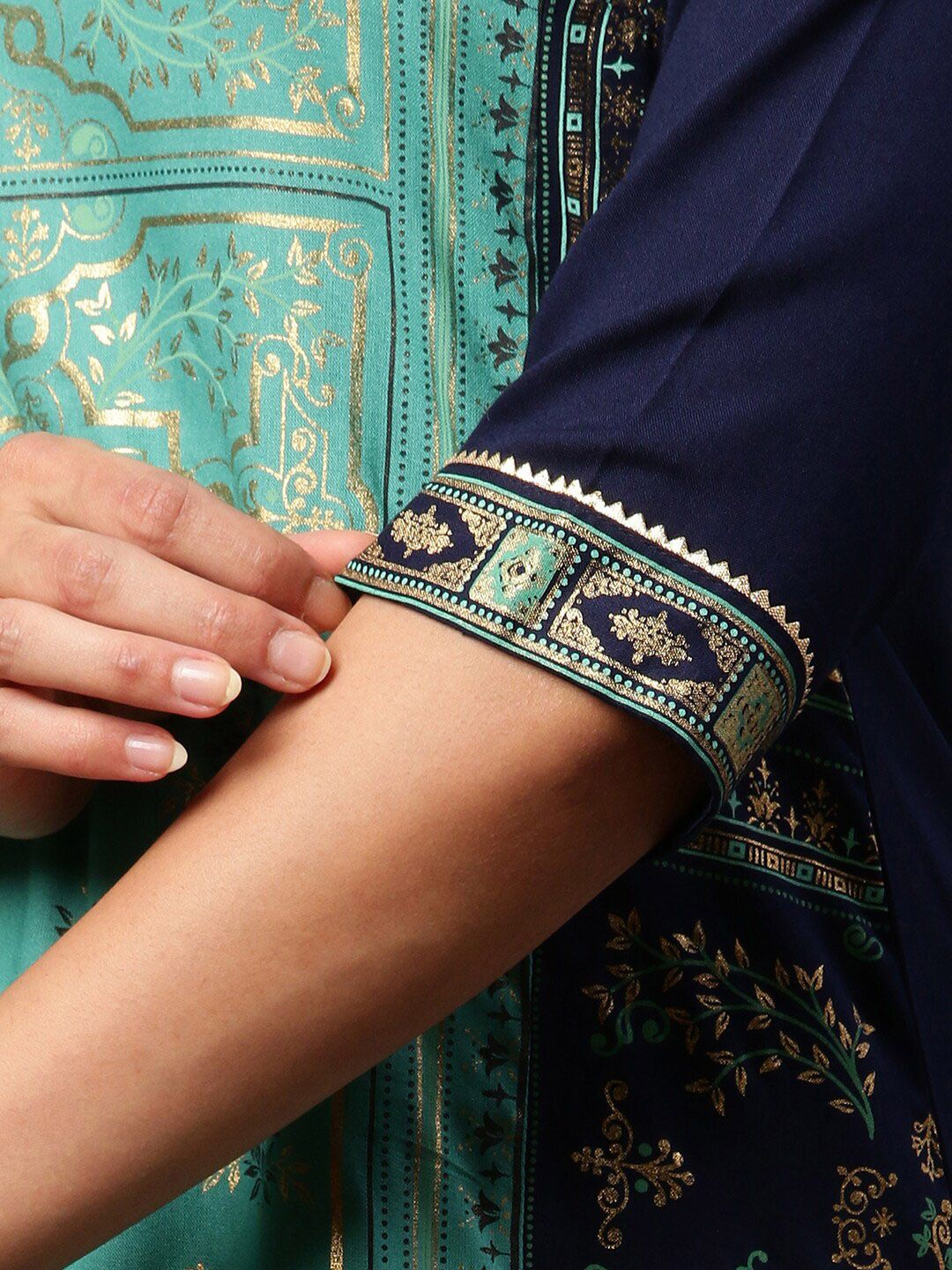 AURELIA Floral Printed Gotta Patti Round Neck Straight Kurta