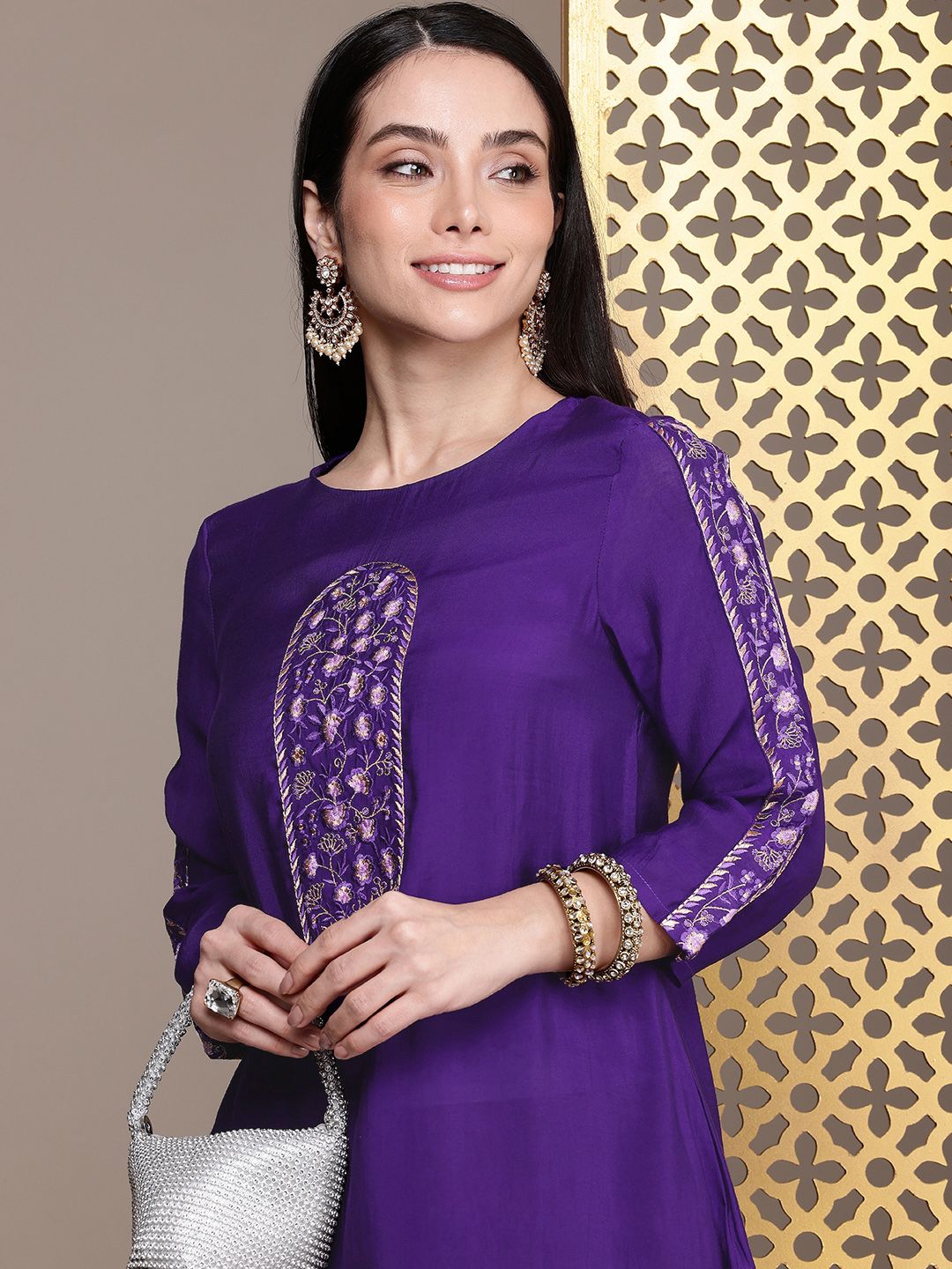 House of Pataudi Floral Embroidered Jashn Kurta
