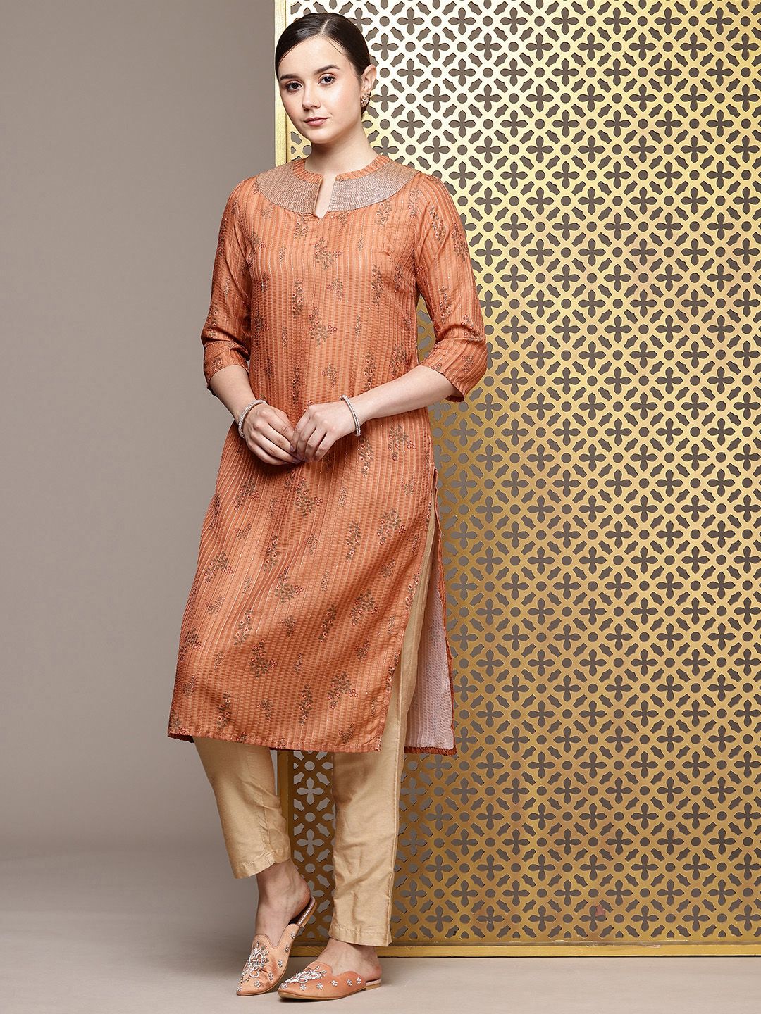 House of Pataudi Floral Printed Sequinned Jashn Kurta