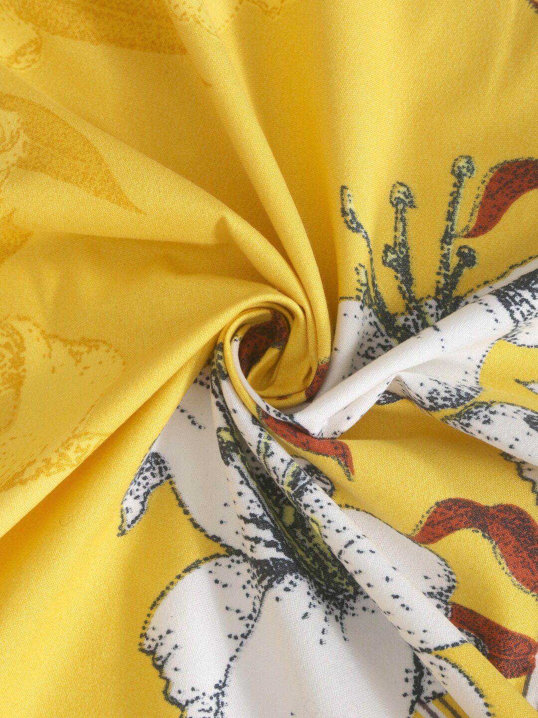 KLOTTHE Yellow & White Printed 300 TC Double Fitted King Bedsheet With 2 Pillow Covers