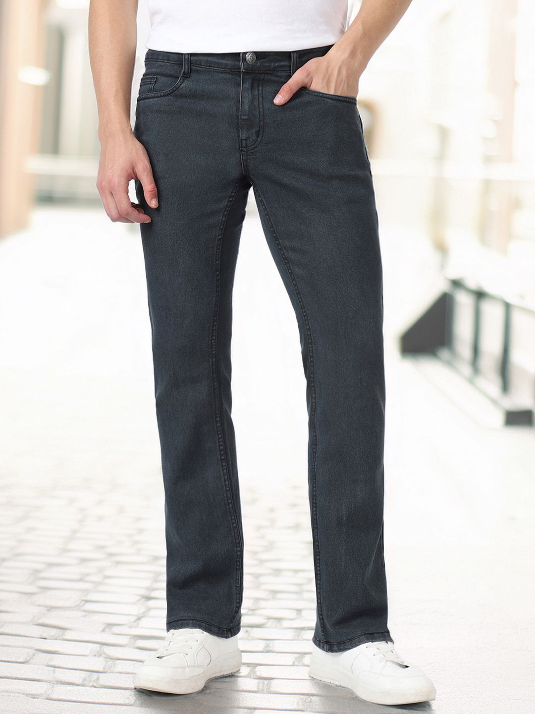 Urbano Fashion Men Mid Rise Light Fade Stretchable Bootcut Jeans