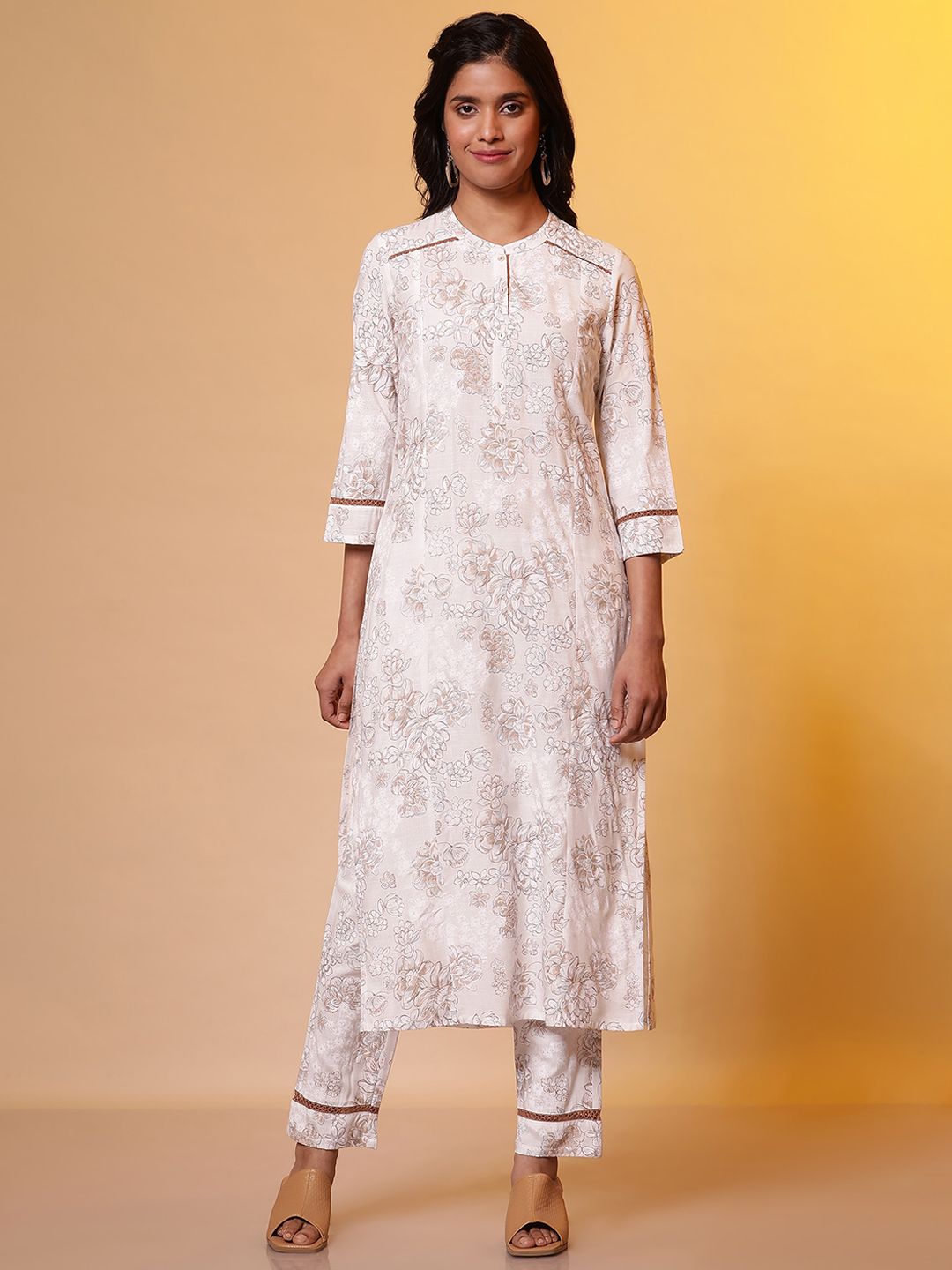 AURELIA Floral Printed Regular Round Neck Straight Kurta with Trousers