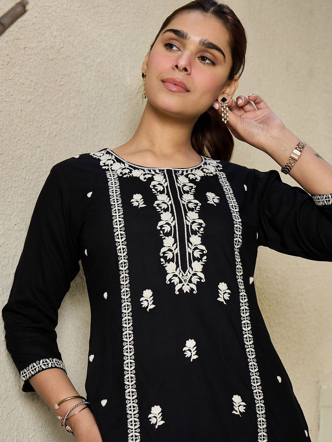 Indo Era Floral Embroidered Round Neck Straight Kurta
