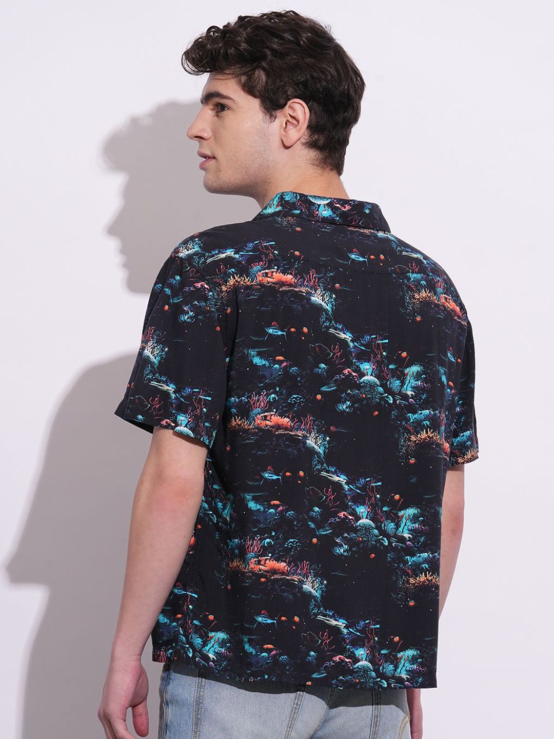 Menjadi Lelaki Manusia Klasik Bercetak Baju Kasual