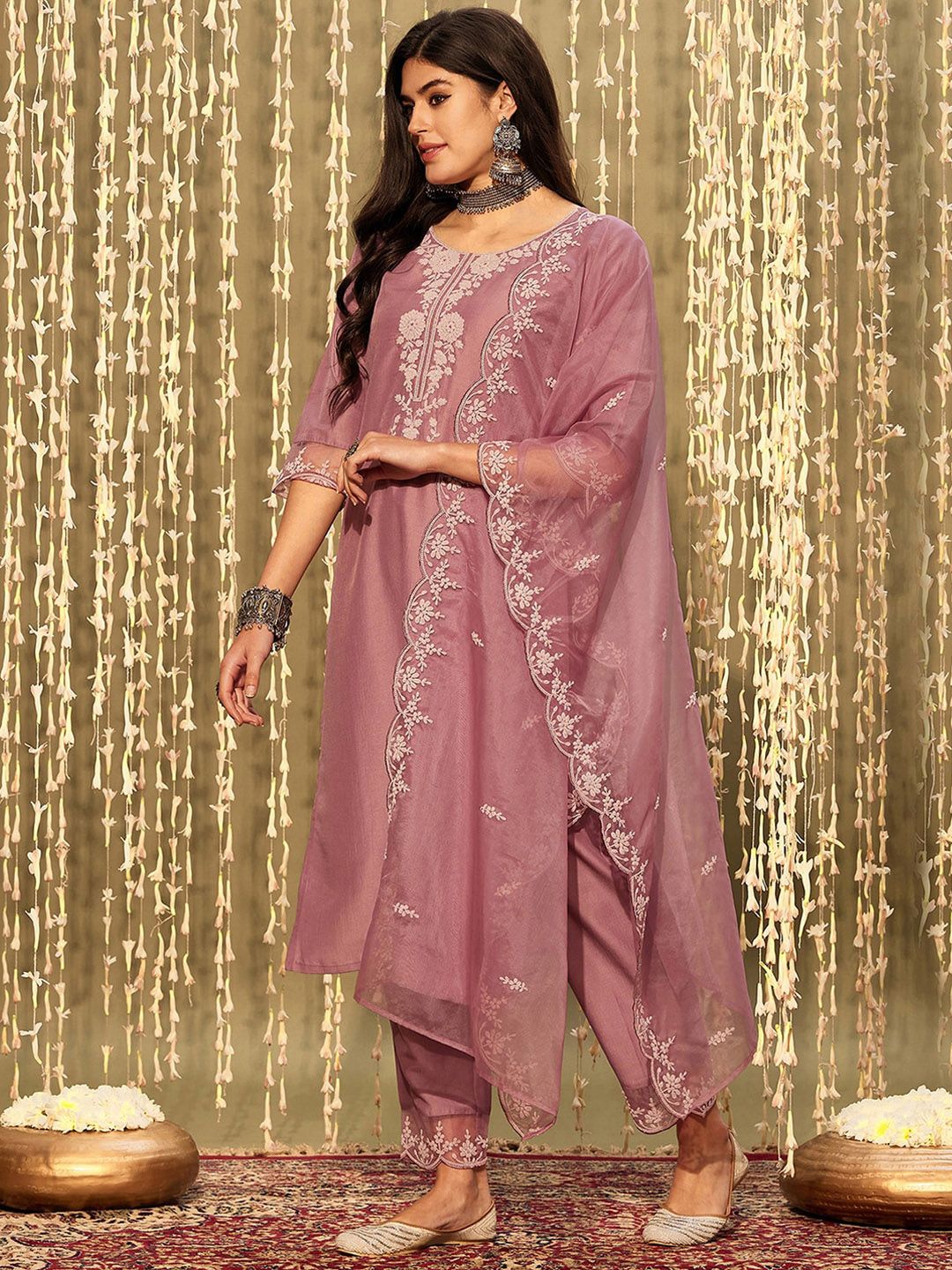 Kurta Kerja Benang Biasa Era Indo Era Yoke dengan Seluar & Dengan Dupatta