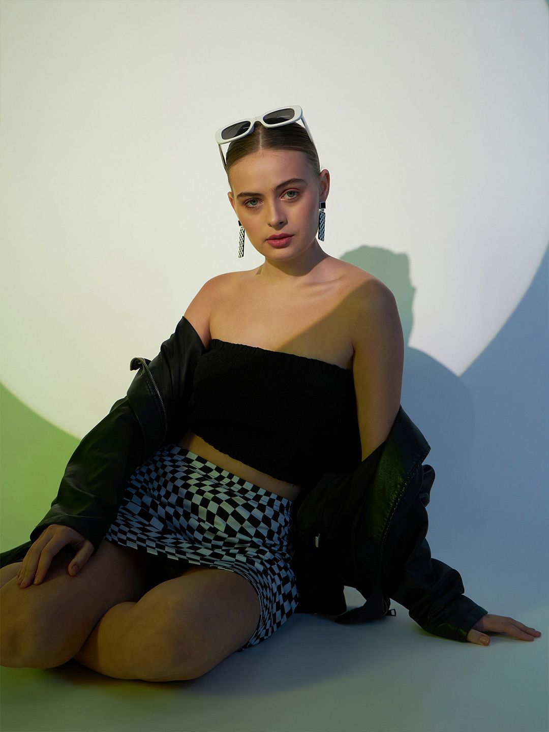 Berrylush Strapless Smocking Tube Crop Top