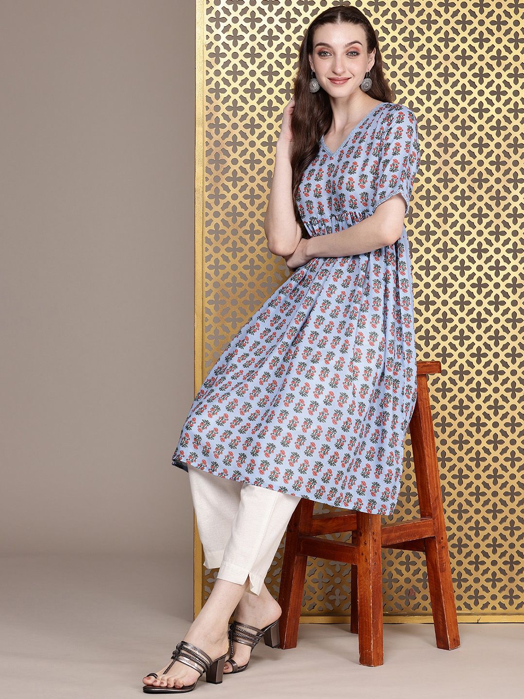 House of Pataudi V-Neck Floral Printed Jashn Kurta
