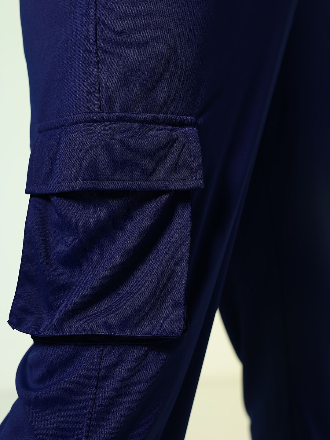 HRX by Hrithik Roshan Men Rapid-Dry Retro Brand Logo Printed Training Cargo Joggers