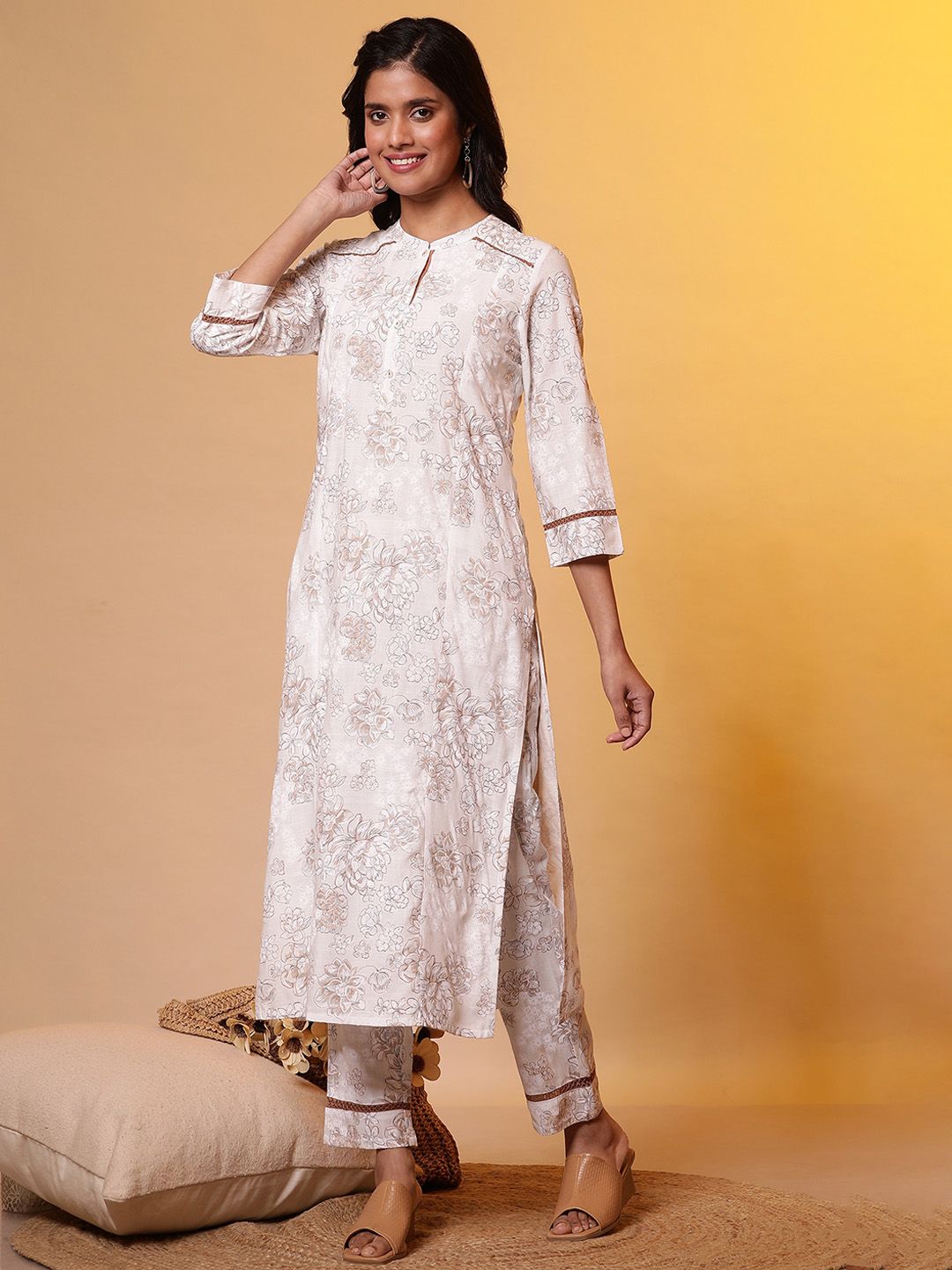 AURELIA Floral Printed Regular Round Neck Straight Kurta with Trousers