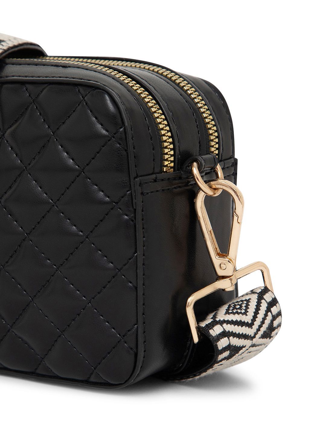 Berrylush Women Solid Baguette Quilted Sling Bag