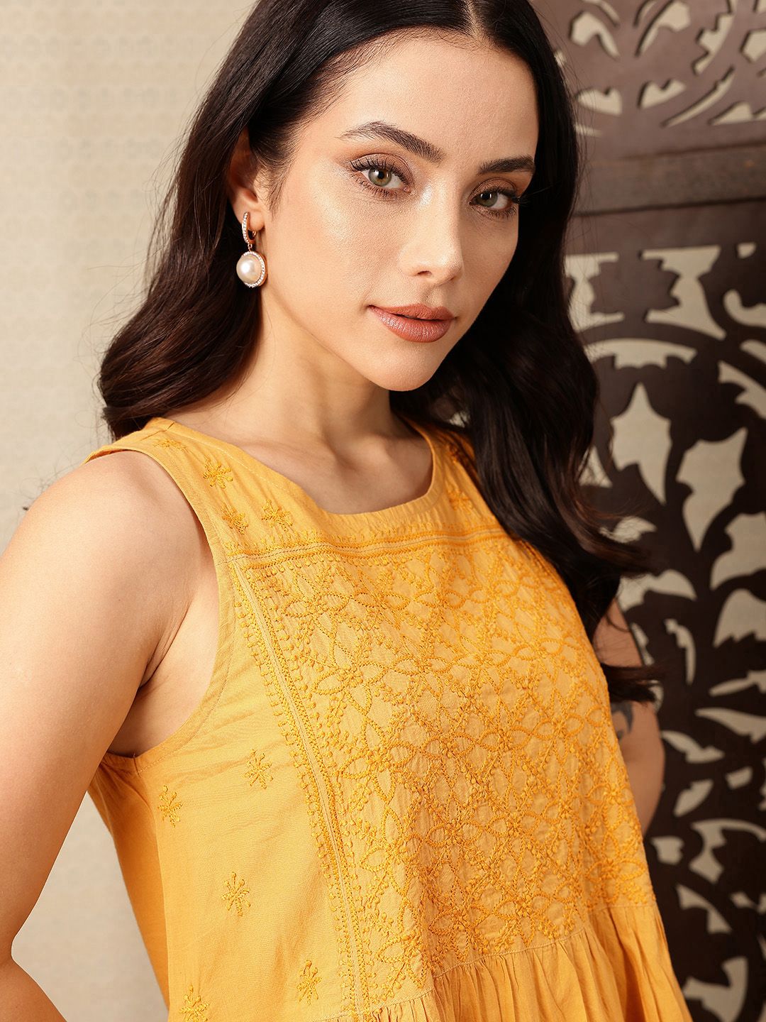 House of Pataudi Sleeveless Thread Work Indie Florals Jashn Kurta