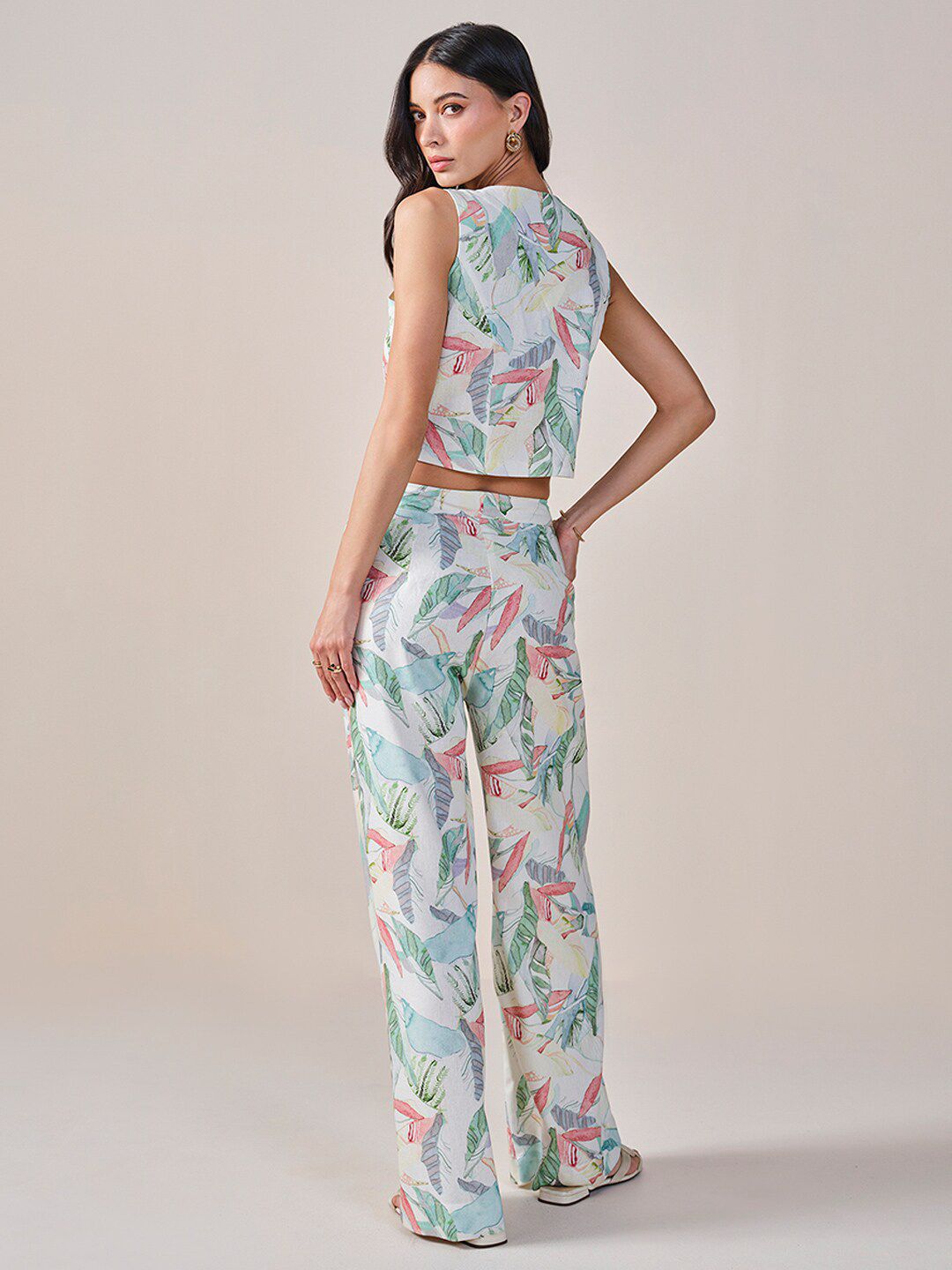 AND Printed V-Neck Shirt With Trousers