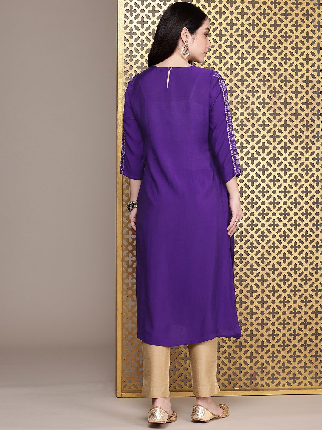 House of Pataudi Floral Embroidered Jashn Kurta